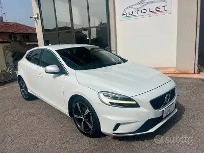 Usata Volvo V40 R-Design 120 CV (88 kW) 2018 Bianco Berlina