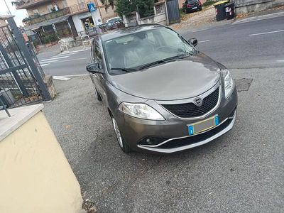 Usata Lancia Ypsilon Gold 69 CV (50 kW) 2018 Grigio Utilitaria