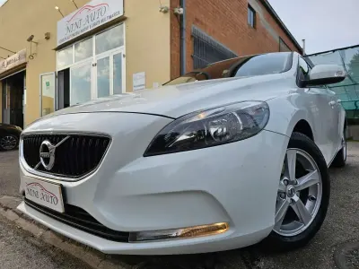 Usata Volvo V40 Kinetic 120 CV (88 kW) 2017 Bianco Berlina