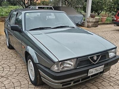 Usata Alfa Romeo 75 148 CV (108 kW) 1990 Grigio Berlina