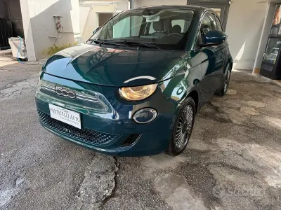 Usata Fiat 500e La Prima 42 kW (58 CV) 2020 Bluazzurro Berlina