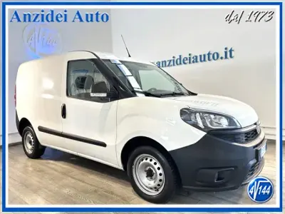 Usata Fiat Doblò Easy 90 CV (66 kW) 2021 Bianco pastello Monovolume