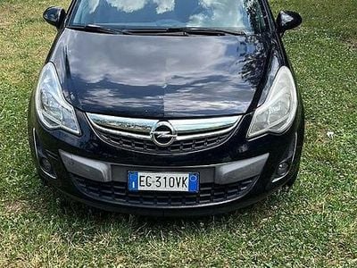Usata Opel Corsa Cosmo 69 CV (50 kW) 2010 Nero Berlina