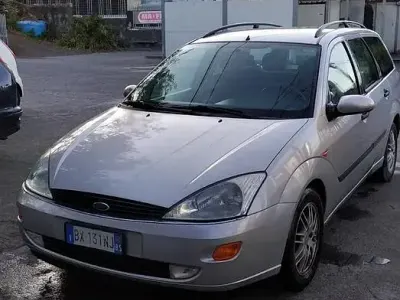 Usado Ford Focus 116 HP (85 kW) 2001 Cinzento Carrinha