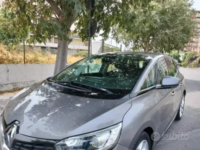 Usata Renault Scénic 110 CV (80 kW) 2017 Monovolume