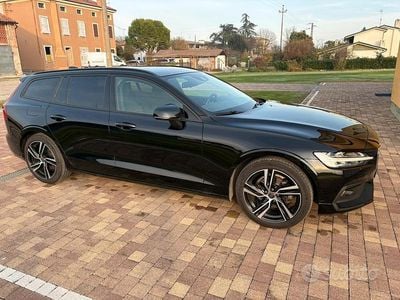 Usata Volvo V60 150 CV (110 kW) 2019 Nero Station wagon
