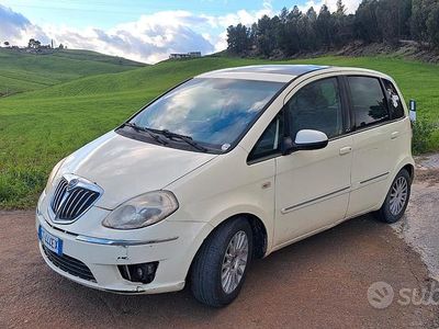 Usata Lancia Musa Platinum 120 CV (88 kW) 2009 Bianco Monovolume