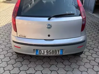 Usata Fiat Punto 60 CV (44 kW) 2007 Bluazzurro Utilitaria