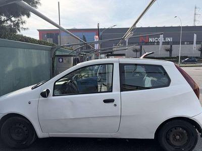 Usata Fiat Punto 80 CV (58 kW) 2002 Utilitaria