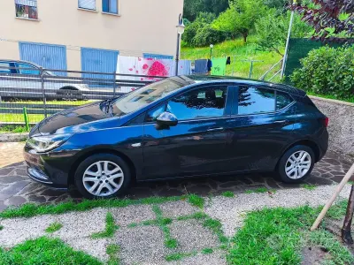 Usata Opel Astra 101 CV (74 kW) 2016 Nero Berlina