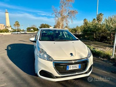 Bianco Usata 2016 Peugeot 208 Utilitaria | 6900 €
