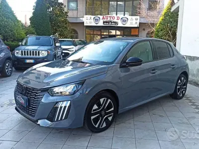 Begagnad Peugeot 208 Allure 101 HK (74 kW) 2024 Vit Halvkombi