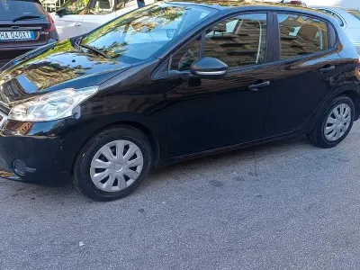 Usata Peugeot 208 Active 82 CV (60 kW) 2012 Nero Utilitaria