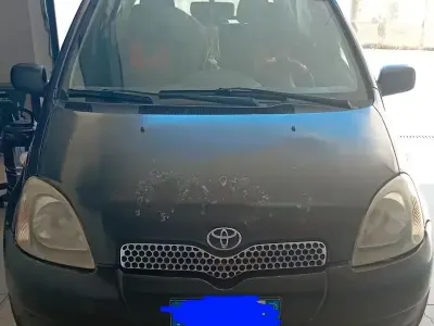 Usata Toyota Yaris 68 CV (50 kW) 2002 Nero Utilitaria