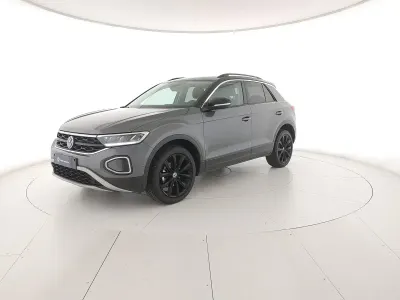 Usata VW T-Roc Life 110 CV (80 kW) 2023 Indium grey metallizzato nero SUV