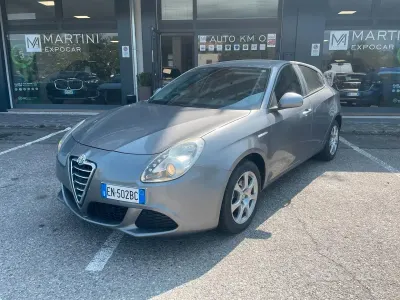 Usata Alfa Romeo Giulietta Distinctive 120 CV (88 kW) 2012 Grigio Utilitaria