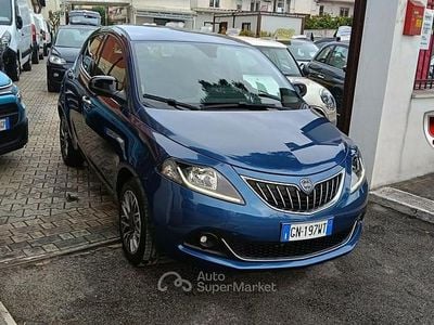 Usata Lancia Ypsilon Gold 69 CV (50 kW) 2023 Blu Utilitaria