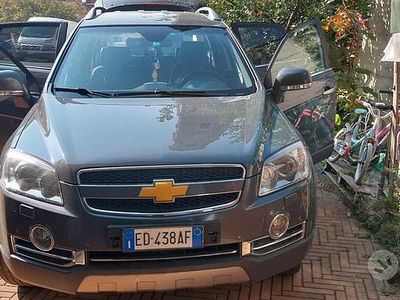 Begagnad Chevrolet Captiva 150 HK (110 kW) 2010 Grå SUV