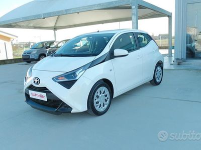 Usata Toyota Aygo Business Edition 72 CV (52 kW) 2019 Bianco Utilitaria