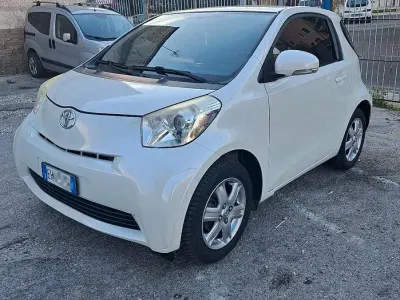 Usata Toyota iQ 68 CV (50 kW) 2012 Bianco Utilitaria