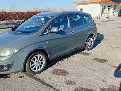 Begagnad Seat Altea XL FR 170 HK (125 kW) 2010 Grå Minibuss