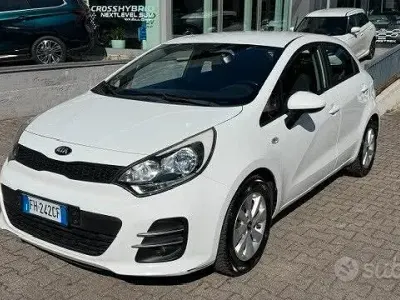 Usata Kia Rio Active 75 CV (55 kW) 2017 Bianco Berlina