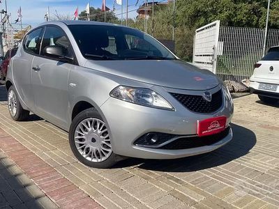 Begagnad Lancia Ypsilon 95 HK (69 kW) 2018 Grå Halvkombi
