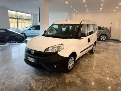 Usata Fiat Doblò Lounge 95 CV (69 kW) 2017 Bianco Monovolume