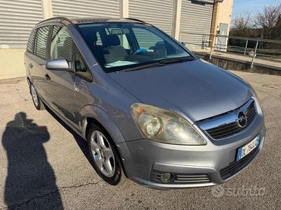 Usata Opel Zafira Cosmo 120 CV (88 kW) 2007 Grigio Monovolume
