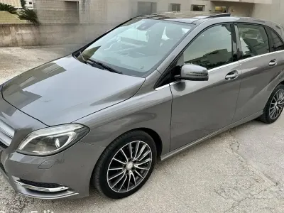 Usata Mercedes B200 Premium 156 CV (114 kW) 2012 Grigio Utilitaria