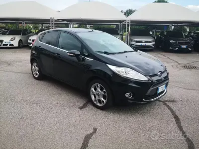 Gebraucht Ford Fiesta Titanium 70 PS (51 kW) 2011 Schwarz Limousine