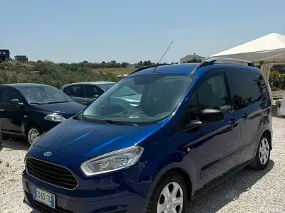Usata Ford Tourneo Courier 95 CV (69 kW) 2014 Blu Monovolume