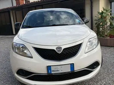Usata Lancia Ypsilon Silver 69 CV (50 kW) 2016 Bianco Utilitaria