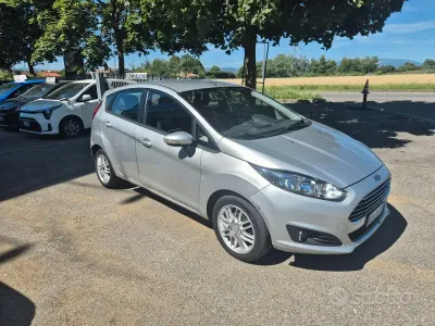 Usata Ford Fiesta Titanium 97 CV (71 kW) 2013 Grigio Berlina
