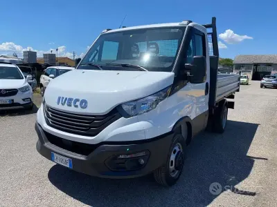 Usata Iveco Daily 136 CV (100 kW) 2022 Bianco Furgone