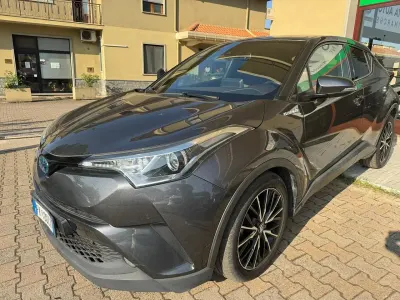 Usata Toyota C-HR Lounge 98 CV (72 kW) 2017 Grigio SUV