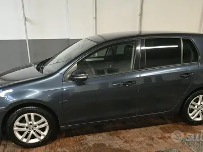 Usata VW Golf VI 105 CV (77 kW) 2010 Bluazzurro Utilitaria
