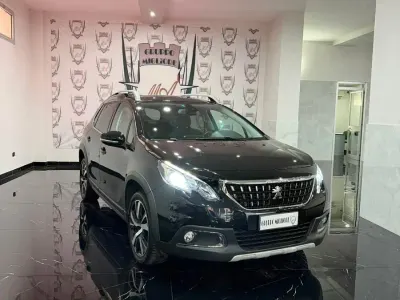 Usata Peugeot 2008 S 102 CV (75 kW) 2019 Nero SUV