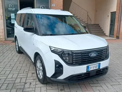 Begagnad Ford Tourneo 125 HK (91 kW) 2024 Vit Minibuss