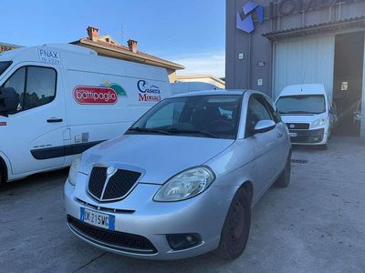 Usata Lancia Ypsilon 60 CV (44 kW) 2007 Argento Utilitaria