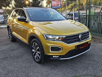 Usata VW T-Roc Style 110 CV (80 kW) 2021 Oro SUV