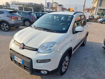 Usata Fiat Panda 4x4 S 85 CV (62 kW) 2017 Bianco pastello Utilitaria