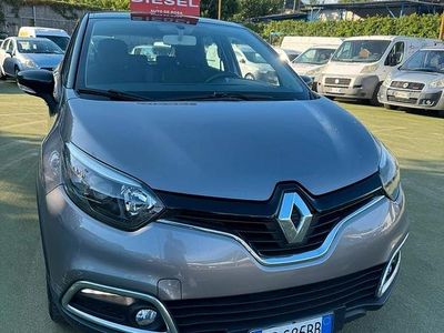 Usata Renault Captur Life 90 CV (66 kW) 2016 Grigio SUV