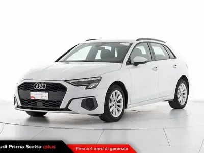 Usata Audi A3 Business 116 CV (85 kW) 2022 Bianco ghiaccio metallizzato Berlina