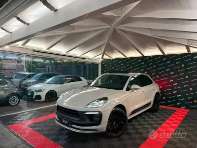 Usata Porsche Macan 441 CV (324 kW) 2022 Grigio SUV