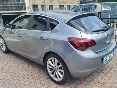 Usata Opel Astra Cosmo 125 CV (91 kW) 2010 Berlina