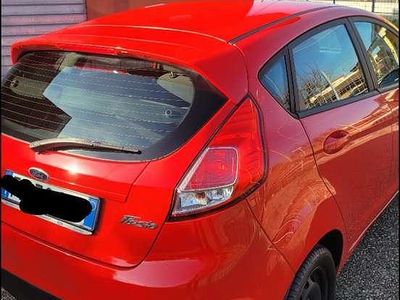Usata Ford Fiesta Business Edition 75 CV (55 kW) 2016 Rosso Berlina