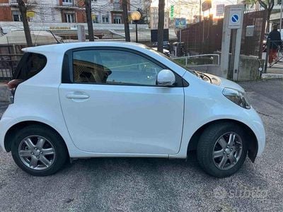 Begagnad Toyota iQ 68 HK (50 kW) 2012 Vit Halvkombi