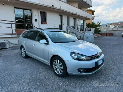 Usado VW Golf VI Comfortline 105 CV (77 kW) 2011 Gris Utilitario
