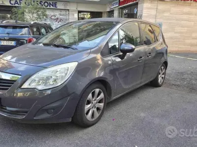 Usado Opel Meriva 95 CV (69 kW) 2011 Gris Monovolumen